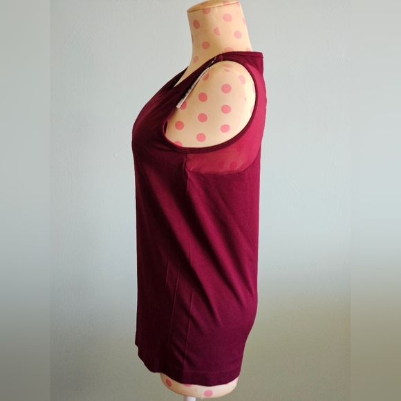 Disbest Yoga Sleeveless Athletic Tank Top With Built-In Bra Mesh On The Back - Picture 4 of 8